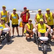 Equipe da Faders e bombeiros auxiliam banhistas no Projeto Banho Assistido (26/1/2023)