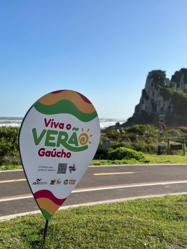 Foto mostra placa que integra a campanha Viva o Verão Gaúcho